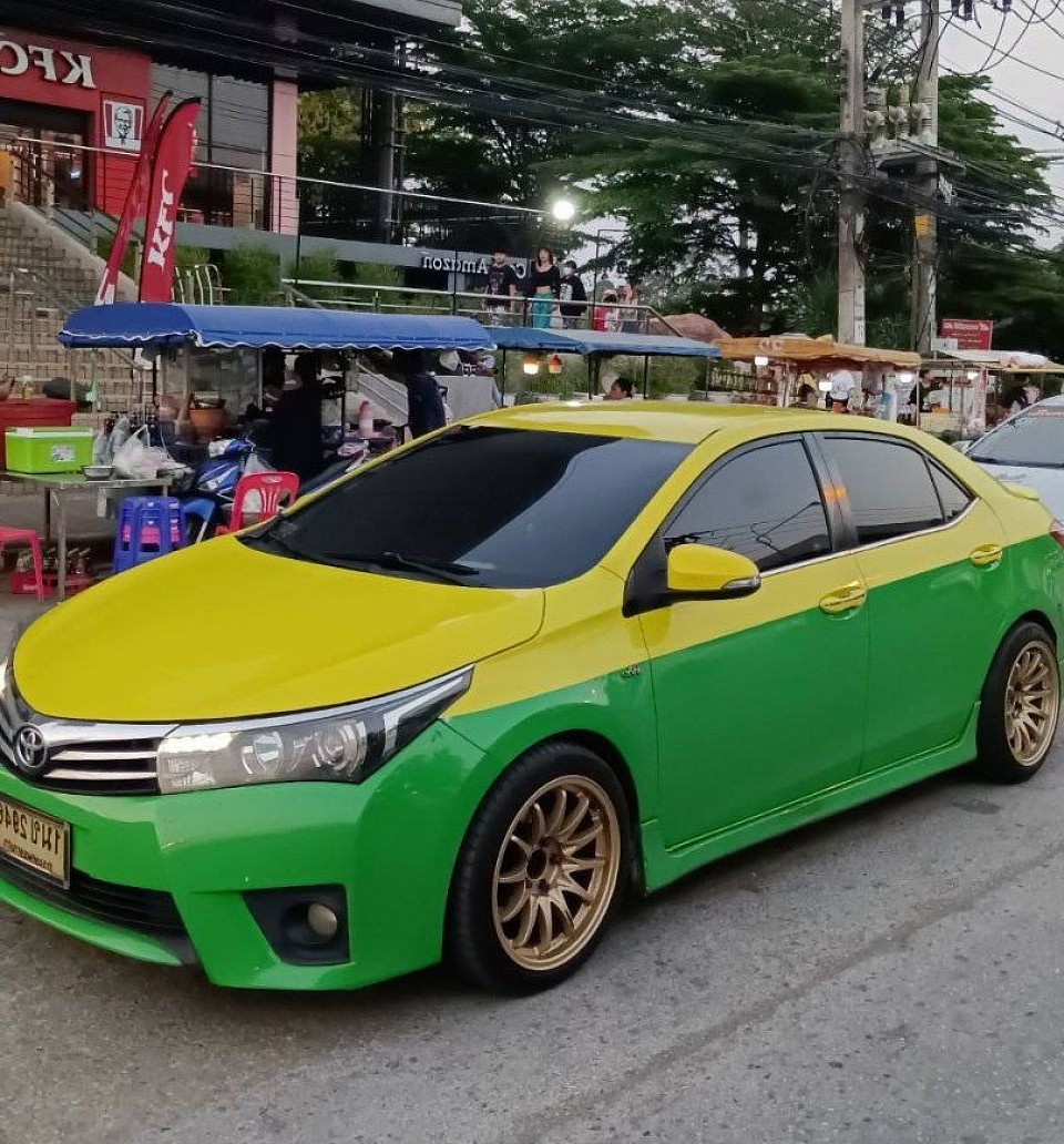 แท็กซี่เล็ก 5 ที่นั่ง