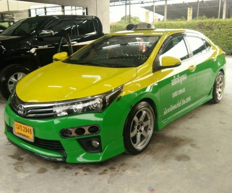 รถแท็กซี่เล็ก 4 ที่นั่ง