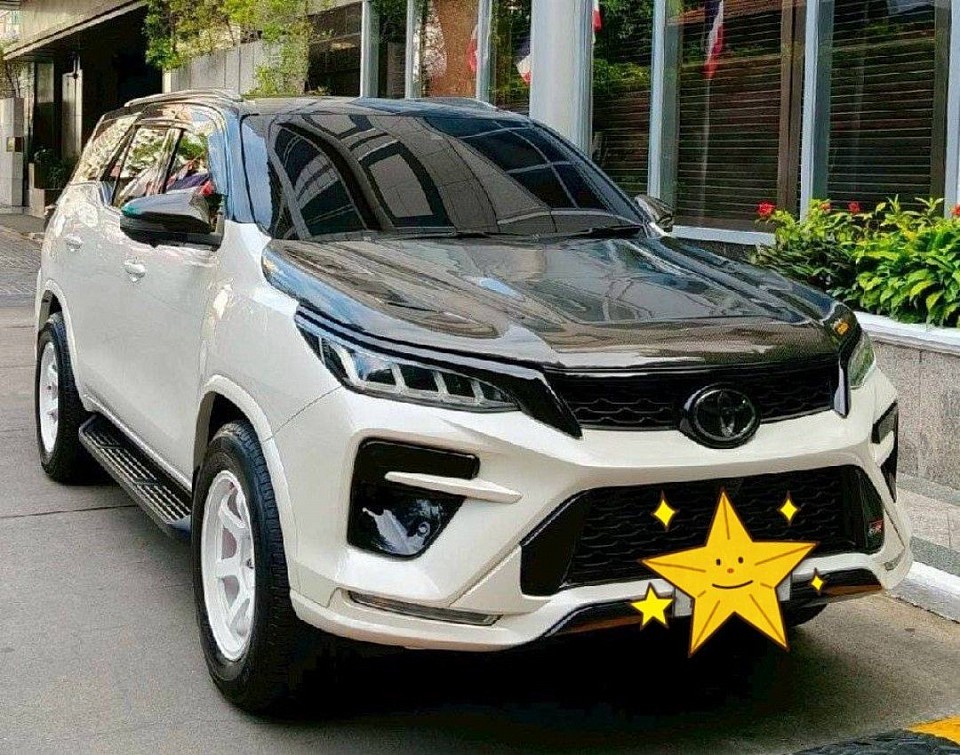 รถ SUV คันใหญ่ 7 ที่นั่ง