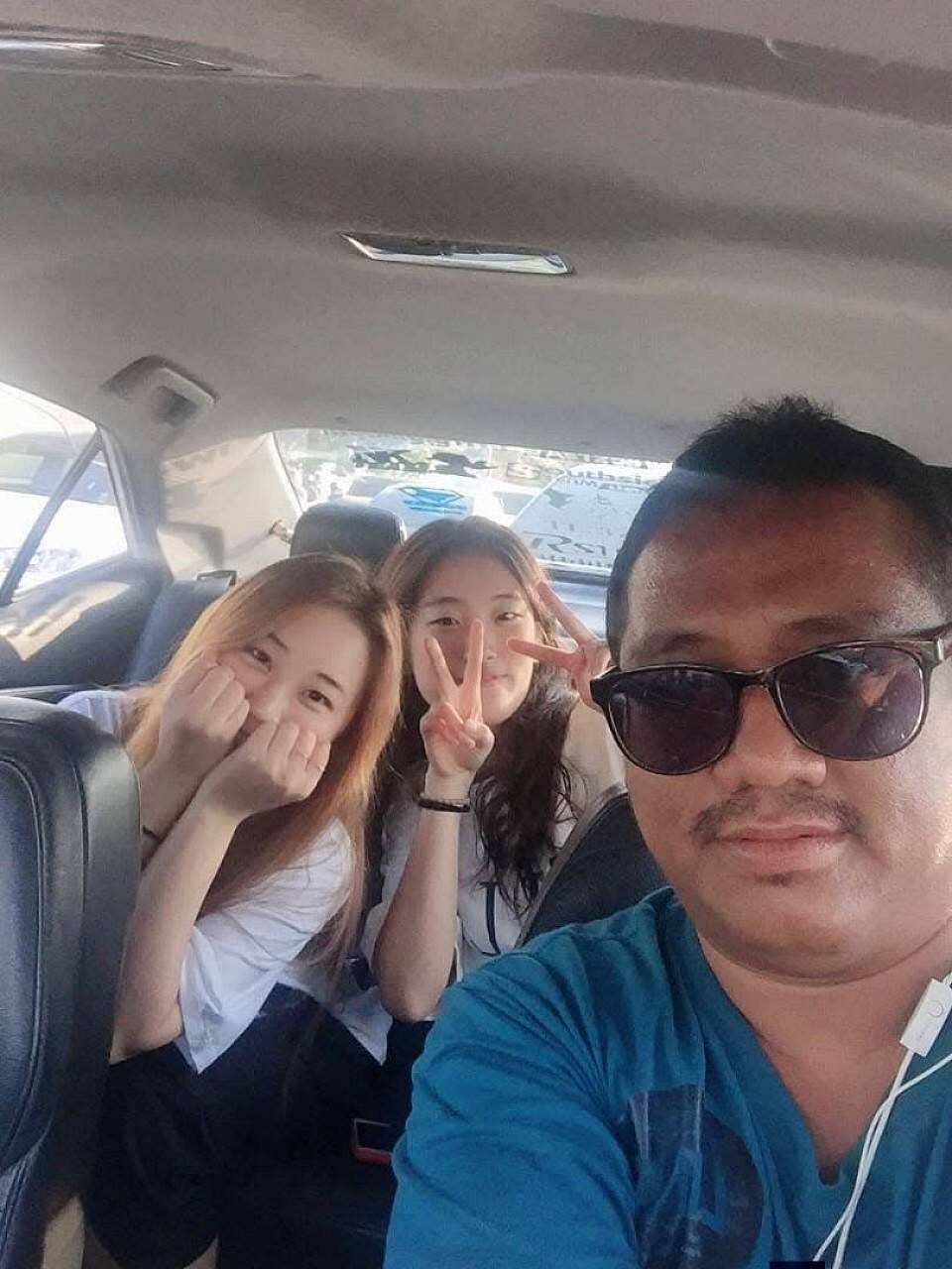 ผู้ชายขับรถ ที่ไม่สูบบุรี่ พร้อมให้บริการคุณลูกค้า 24 ชั่วโมง