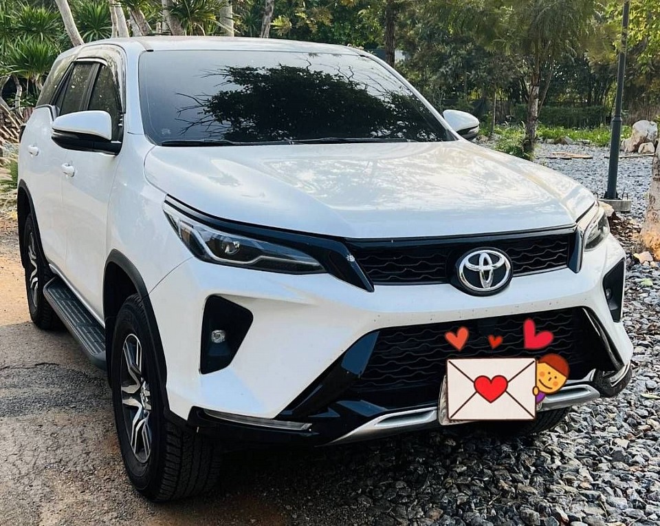 รถ 7 ที่นั่ง SUV บันไดข้าง